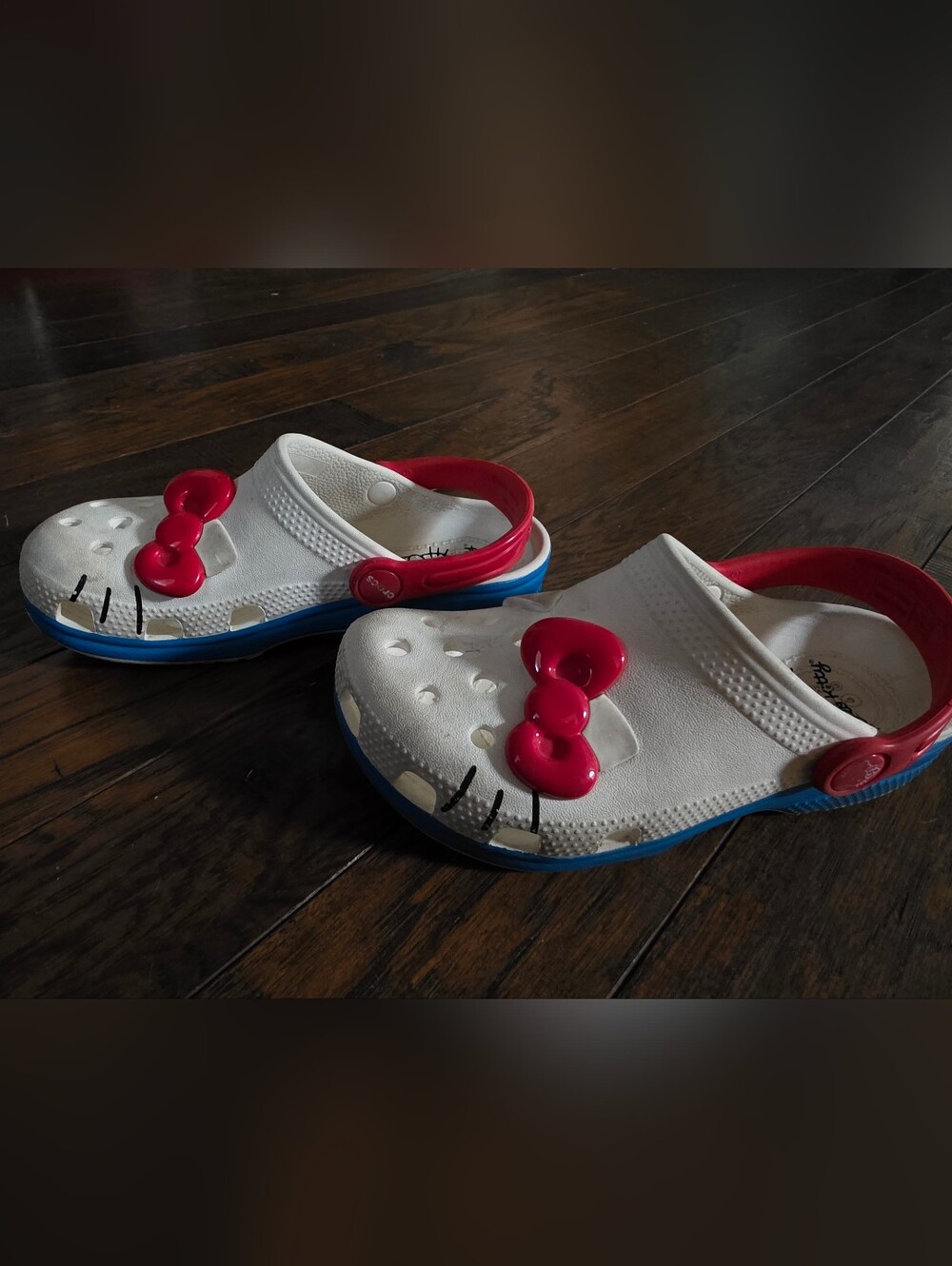 CROCS, Hello Kitty, White Kids Clogs with Red Bow & Blue Sole, Size C13